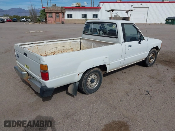 1991 Toyota Pickup DX z VIN JT4RN81P8M5123864, wystawiony jako IAAI lot #38084991 z przebiegiem 319 627 mil mil oraz . Historia ofert i sprzedaży dostępna na DreamBid. Obrazek 4.