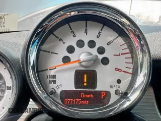 2014 MINI Convertible S z VIN WMWZP3C57ET706977, wystawiony jako Copart lot #45777855 z przebiegiem 77 175 mil mil oraz Czysty tytuł • Clean title. Historia ofert i sprzedaży dostępna na DreamBid. Obrazek 8.