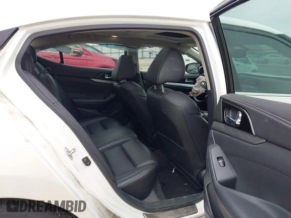 2017 Nissan Maxima SR with VIN 1N4AA6AP7HC425022, listed as a IAAI auction lot 41909028 with 72,371 mi miles and . Bid and sale history available at DreamBid. Image 8.