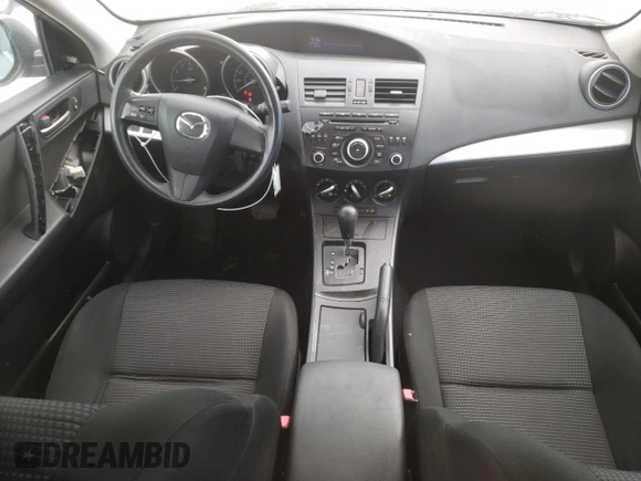 2013 Mazda 3 i SV z VIN JM1BL1TFXD1804831, wystawiony jako Copart lot #60029405 z przebiegiem 83 633 mil mil oraz Szkoda całkowita • Salvage title. Historia ofert i sprzedaży dostępna na DreamBid. Obrazek 8.