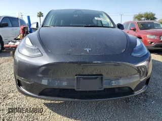 2024 Tesla Model Y z VIN 7SAYGDED2RF114150, wystawiony jako Copart lot #54754585 z przebiegiem 7 924 mil mil oraz Szkoda całkowita • Salvage title. Historia ofert i sprzedaży dostępna na DreamBid. Obrazek 5.