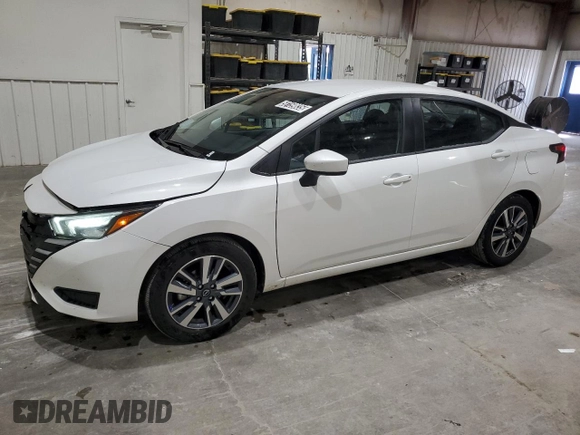 2025 Nissan Versa SV z VIN 3N1CN8EV7SL821512, wystawiony jako Copart lot #58159835 z przebiegiem 12 282 mil mil oraz Nie do naprawy • Non repairable. Historia ofert i sprzedaży dostępna na DreamBid. Obrazek 1.