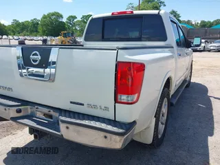 2010 Nissan Titan SE with VIN 1N6BA0ED4AN323907, listed as a IAAI auction lot 42113512 with 198,530 mi miles. Bid and sale history available at carsss.com. Image 4.