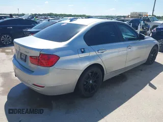 2012 BMW 3 Series 328i z VIN WBA3A5C54CF343424, wystawiony jako IAAI lot #42249402 z przebiegiem 90 120 mil mil oraz . Historia ofert i sprzedaży dostępna na DreamBid. Obrazek 4.