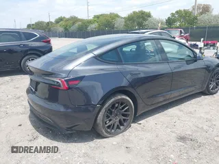 2024 Tesla Model 3 z VIN 5YJ3E1EAXRF754866, wystawiony jako IAAI lot #42082242 z przebiegiem 7 754 mil mil oraz . Historia ofert i sprzedaży dostępna na DreamBid. Obrazek 4.