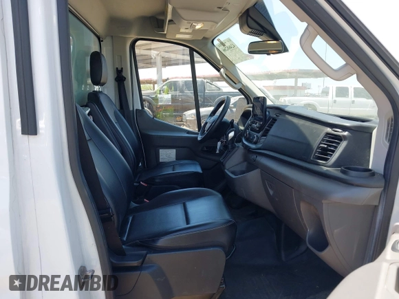 2020 Ford Transit z VIN 1FDBW5Z8XLKA32374, wystawiony jako IAAI lot #42468266 z przebiegiem 80 934 mil mil oraz . Historia ofert i sprzedaży dostępna na DreamBid. Obrazek 5.