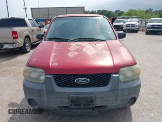 2005 Ford Escape XLS Value with VIN 1FMYU02Z35KB05027, listed as a IAAI auction lot 42025362 with 208,413 mi miles. Bid and sale history available at carsss.com. Image 6.