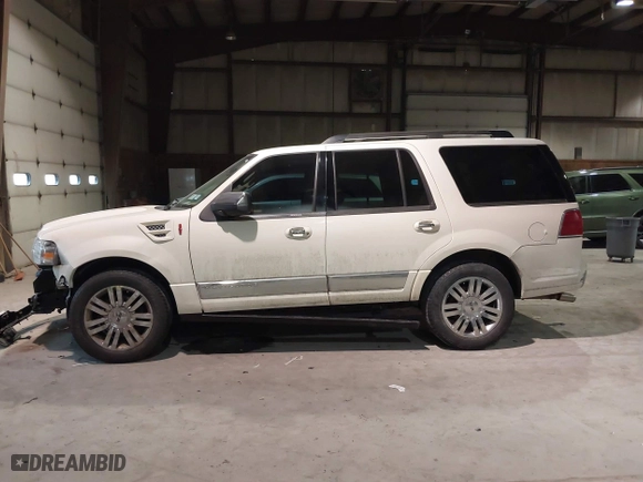2007 Lincoln Navigator with VIN 5LMFU28517LJ02533, listed as a IAAI auction lot 41253859 with 130,930 mi miles. Bid and sale history available at carsss.com. Image 13.
