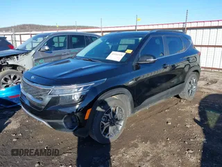 2021 Kia Seltos EX z VIN KNDERCAA3M7105522, wystawiony jako IAAI lot #41416520 z przebiegiem 93 412 mil mil oraz . Historia ofert i sprzedaży dostępna na DreamBid. Obrazek 17.
