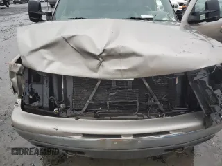 2000 Chevrolet Suburban LS with VIN 3GNFK16TXYG205867, listed as a Copart auction lot 87032424 with 307,632 mi miles and Salvage title. Bid and sale history available at DreamBid. Image 12.