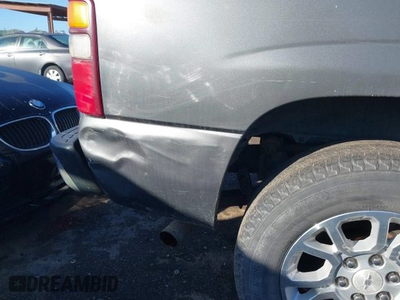2001 Chevrolet Tahoe LT with VIN 1GNEC13T41J132352, listed as a IAAI auction lot 41490904 with Not provided miles and . Bid and sale history available at DreamBid. Image 6.
