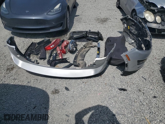 2017 Lincoln MKC Premiere z VIN 5LMCJ1C95HUL11303, wystawiony jako Copart lot #58263945 z przebiegiem 82 628 mil mil oraz Szkoda całkowita • Salvage title. Historia ofert i sprzedaży dostępna na DreamBid. Obrazek 13.