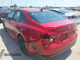 2025 Toyota Camry LE z VIN 4T1DAACK9SU100106, wystawiony jako IAAI lot #42390449 z przebiegiem 8 343 mil mil oraz . Historia ofert i sprzedaży dostępna na DreamBid. Obrazek 3.
