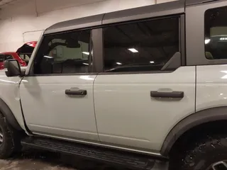 2021 Ford Bronco z VIN 1FMEE5DP0MLA64549, wystawiony jako IAAI lot #41719646 z przebiegiem 33 089 mil mil oraz . Historia ofert i sprzedaży dostępna na DreamBid. Obrazek 14.
