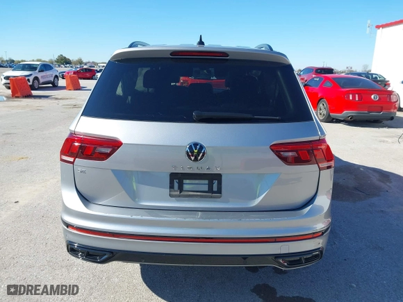 2023 Volkswagen Tiguan SE R-Line Black with VIN 3VVCB7AX7PM137019, listed as a IAAI auction lot 40731252 with 20,098 mi miles. Bid and sale history available at carsss.com. Image 16.