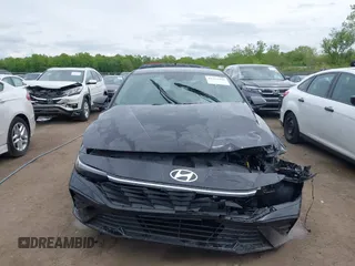 2024 Hyundai Elantra SEL z VIN KMHLM4DG8RU690033, wystawiony jako IAAI lot #42211444 z przebiegiem 19 708 mil mil oraz . Historia ofert i sprzedaży dostępna na DreamBid. Obrazek 13.