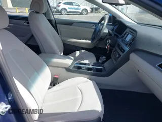 2015 Hyundai Sonata SE z VIN 5NPE24AF7FH158728, wystawiony jako IAAI lot #41841372 z przebiegiem 128 948 mil mil oraz . Historia ofert i sprzedaży dostępna na DreamBid. Obrazek 5.