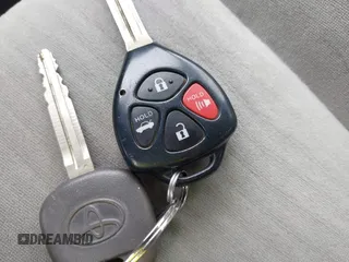 2010 Toyota Corolla z VIN 1NXBU4EE6AZ377110, wystawiony jako IAAI lot #42548701 z przebiegiem 178 167 mil mil oraz . Historia ofert i sprzedaży dostępna na DreamBid. Obrazek 11.