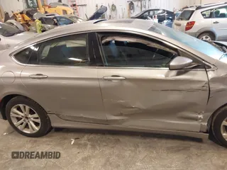 2015 Chrysler 200 Limited z VIN 1C3CCCAB1FN679279, wystawiony jako IAAI lot #42070078 z przebiegiem 149 608 mil mil oraz . Historia ofert i sprzedaży dostępna na DreamBid. Obrazek 6.