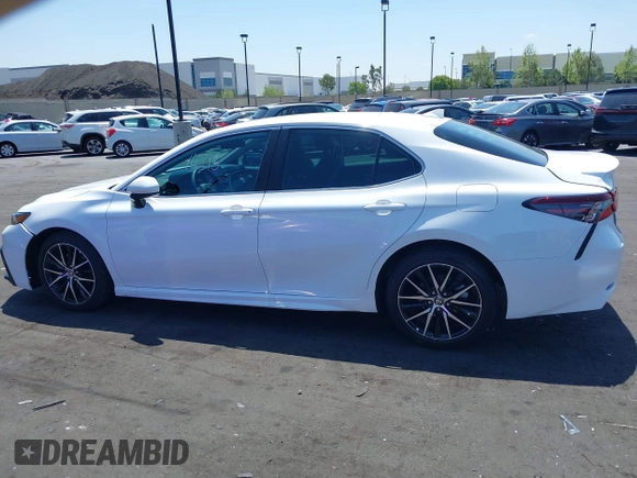 2021 Toyota Camry SE Nightshade with VIN 4T1G11AK9MU421484, listed as a IAAI auction lot 42116813 with 13,696 mi miles and . Bid and sale history available at carsss.com. Image 14.