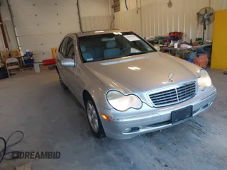 2004 Mercedes-Benz C 240 z VIN WDBRF81J44F473574, wystawiony jako IAAI lot #41607188 z przebiegiem 234 875 mil mil oraz . Historia ofert i sprzedaży dostępna na DreamBid. Obrazek 1.