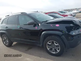 2019 Jeep Cherokee Trailhawk Elite with VIN 1C4PJMBX0KD395421, listed as a IAAI auction lot 41265048 with 70,070 mi miles. Bid and sale history available at carsss.com. Image 13.
