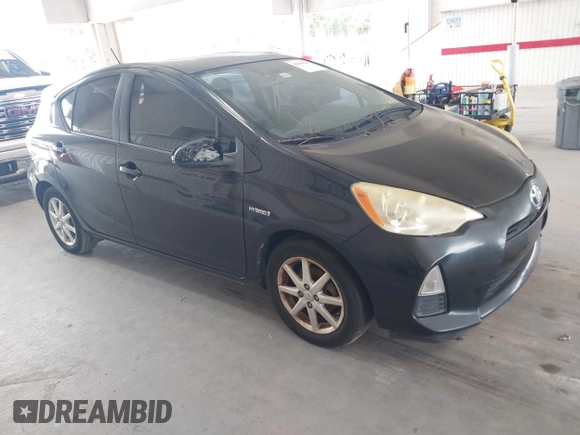 2013 Toyota Prius One z VIN JTDKDTB33D1046251, wystawiony jako IAAI lot #42304087 z przebiegiem 229 655 mil mil oraz . Historia ofert i sprzedaży dostępna na DreamBid. Obrazek 1.