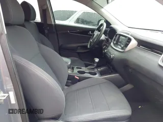 2019 Kia Sorento L with VIN 5XYPG4A37KG597655, listed as a IAAI auction lot 41980451 with 170,179 mi miles. Bid and sale history available at carsss.com. Image 5.