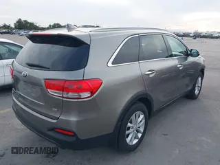 2018 Kia Sorento LX with VIN 5XYPGDA31JG426849, listed as a IAAI auction lot 41019262 with 102,366 mi miles. Bid and sale history available at carsss.com. Image 4.
