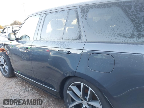 2025 Land Rover Range Rover with VIN SALKP9F40SA262268, listed as a IAAI auction lot 41363543 with 63 mi miles and . Bid and sale history available at DreamBid. Image 14.