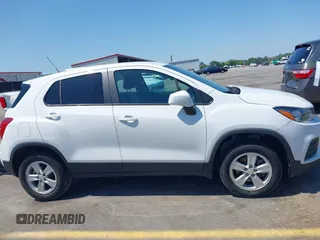 2022 Chevrolet Trax LS z VIN KL7CJNSM5NB544459, wystawiony jako IAAI lot #41995429 z przebiegiem 54 609 mil mil oraz . Historia ofert i sprzedaży dostępna na DreamBid. Obrazek 14.