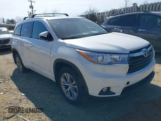 2015 Toyota Highlander XLE z VIN 5TDJKRFH7FS177151, wystawiony jako IAAI lot #41640949 z przebiegiem 177 000 mil mil oraz . Historia ofert i sprzedaży dostępna na DreamBid. Obrazek 1.