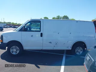 2013 Chevrolet Express Cargo z VIN 1GCWGFBA8D1141378, wystawiony jako IAAI lot #42187304 z przebiegiem 272 585 mil mil oraz . Historia ofert i sprzedaży dostępna na DreamBid. Obrazek 14.