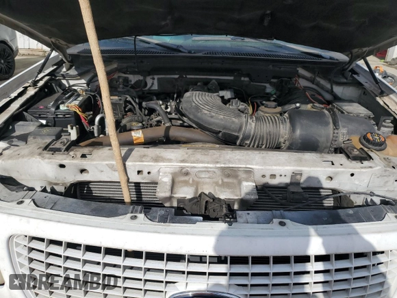 2000 Ford Expedition XLT with VIN 1FMRU1662YLB35757, listed as a Copart auction lot 44363845 with 206,135 mi miles and Salvage Title. Bid and sale history available at DreamBid. Image 12.