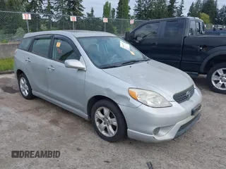 2006 Toyota Matrix STD with VIN 2T1KR32E56C566369, listed as a IAAI auction lot 42162772 with 299,999 mi miles. Bid and sale history available at carsss.com. Image 1.
