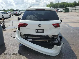 2018 Volkswagen Tiguan S z VIN 3VV1B7AX1JM083571, wystawiony jako Copart lot #54136505 z przebiegiem 137 173 mil mil oraz Szkoda całkowita • Salvage title. Historia ofert i sprzedaży dostępna na DreamBid. Obrazek 6.