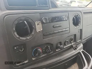 2011 Ford Econoline Cargo Commercial z VIN 1FTNE2EL2BDB32114, wystawiony jako IAAI lot #42774199 z przebiegiem 130 449 mil mil oraz . Historia ofert i sprzedaży dostępna na DreamBid. Obrazek 13.
