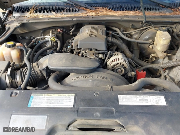 2000 Chevrolet Silverado 1500 with VIN 1GCEC14V8YE329195, listed as a IAAI auction lot 41684278 with 450,167 mi miles. Bid and sale history available at carsss.com. Image 10.