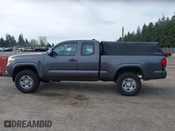 2018 Toyota Tacoma SR z VIN 5TFSX5EN0JX062612, wystawiony jako IAAI lot #41993211 z przebiegiem 92 586 mil mil oraz . Historia ofert i sprzedaży dostępna na DreamBid. Obrazek 14.