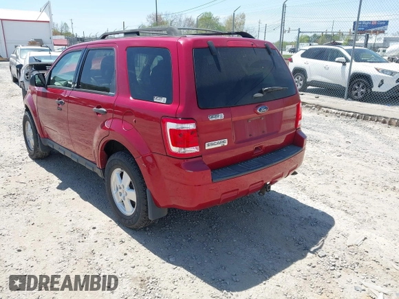 2011 Ford Escape XLT z VIN 1FMCU9D79BKB50978, wystawiony jako IAAI lot #42065969 z przebiegiem 156 619 mil mil oraz . Historia ofert i sprzedaży dostępna na DreamBid. Obrazek 3.