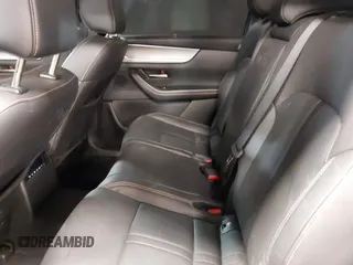 2024 Mazda CX-90 Preferred z VIN JM3KKBHAXR1161160, wystawiony jako IAAI lot #41958318 z przebiegiem 8 449 mil mil oraz . Historia ofert i sprzedaży dostępna na DreamBid. Obrazek 8.