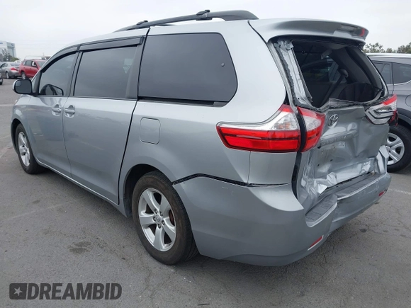 2015 Toyota Sienna LE AAS z VIN 5TDKK3DC3FS552378, wystawiony jako IAAI lot #42451782 z przebiegiem 257 916 mil mil oraz . Historia ofert i sprzedaży dostępna na DreamBid. Obrazek 3.