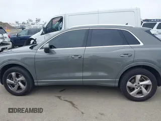 2020 Audi Q3 Premium z VIN WA1AECF32L1061271, wystawiony jako IAAI lot #42038795 z przebiegiem 23 902 mil mil oraz . Historia ofert i sprzedaży dostępna na DreamBid. Obrazek 15.