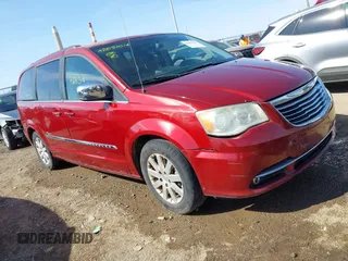 2011 Chrysler Town & Country Touring L z VIN 2A4RR8DG2BR659347, wystawiony jako IAAI lot #42081514 z przebiegiem 164 190 mil mil oraz . Historia ofert i sprzedaży dostępna na DreamBid. Obrazek 1.