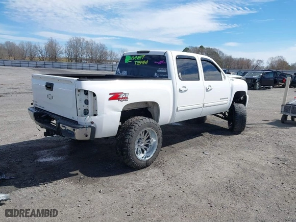 2010 Chevrolet Silverado 1500 LT with VIN 3GCRKSE34AG142638, listed as a IAAI auction lot 41620863 with 330,631 mi miles. Bid and sale history available at carsss.com. Image 4.