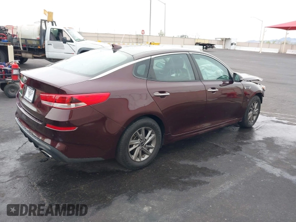 2019 Kia Optima LX z VIN 5XXGT4L38KG337200, wystawiony jako IAAI lot #41807462 z przebiegiem 126 429 mil mil oraz . Historia ofert i sprzedaży dostępna na DreamBid. Obrazek 4.