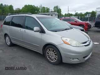 2007 Toyota Sienna XLE z VIN 5TDZK22C97S091328, wystawiony jako IAAI lot #42314149 z przebiegiem 157 101 mil mil oraz . Historia ofert i sprzedaży dostępna na DreamBid. Obrazek 1.