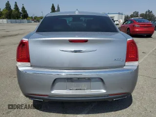 2016 Chrysler 300 C z VIN 2C3CCAEG7GH198120, wystawiony jako Copart lot #59880995 z przebiegiem 150 916 mil mil oraz Szkoda całkowita • Salvage title. Historia ofert i sprzedaży dostępna na DreamBid. Obrazek 6.