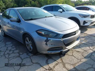 2015 Dodge Dart SXT z VIN 1C3CDFBB7FD319551, wystawiony jako IAAI lot #42406831 z przebiegiem 126 466 mil mil oraz . Historia ofert i sprzedaży dostępna na DreamBid. Obrazek 1.
