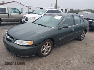 2000 Nissan Altima GXE with VIN 1N4DL01AXYC141108, listed as a IAAI auction lot 41400327 with 194,843 mi miles. Bid and sale history available at carsss.com. Image 2.